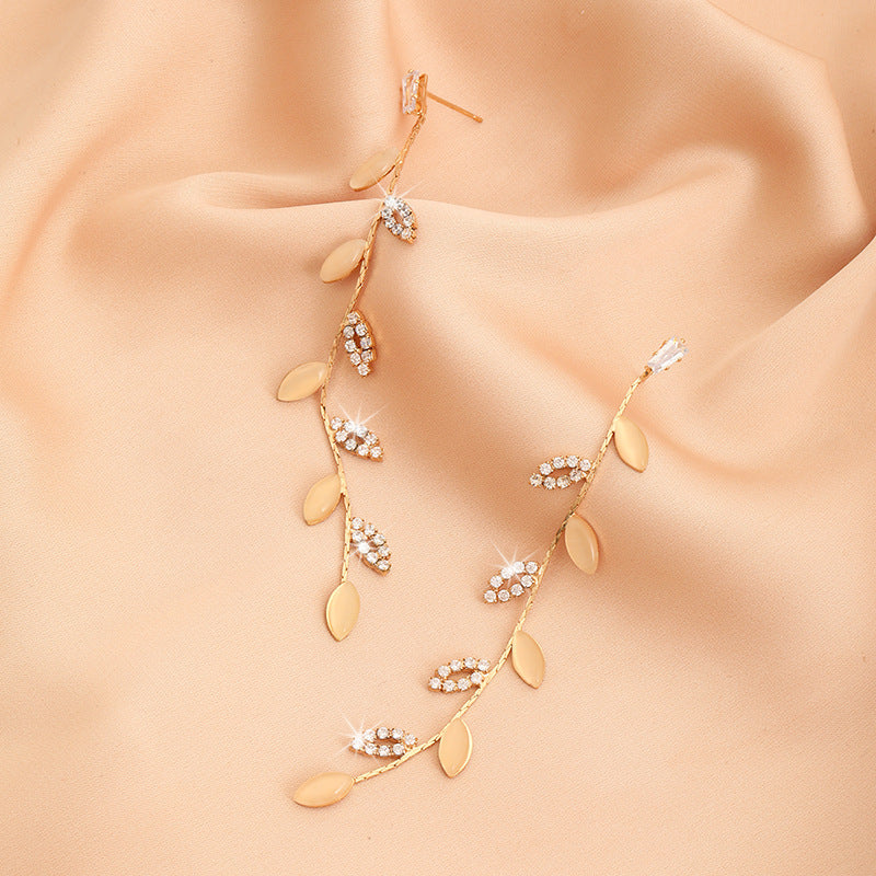 Silver Needle Leaf Water Drop Moli Style Diamond Charm Tassel Earrings